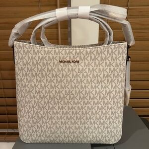 NWT Michael Kors Jet Set Travel Large Messenger Bag